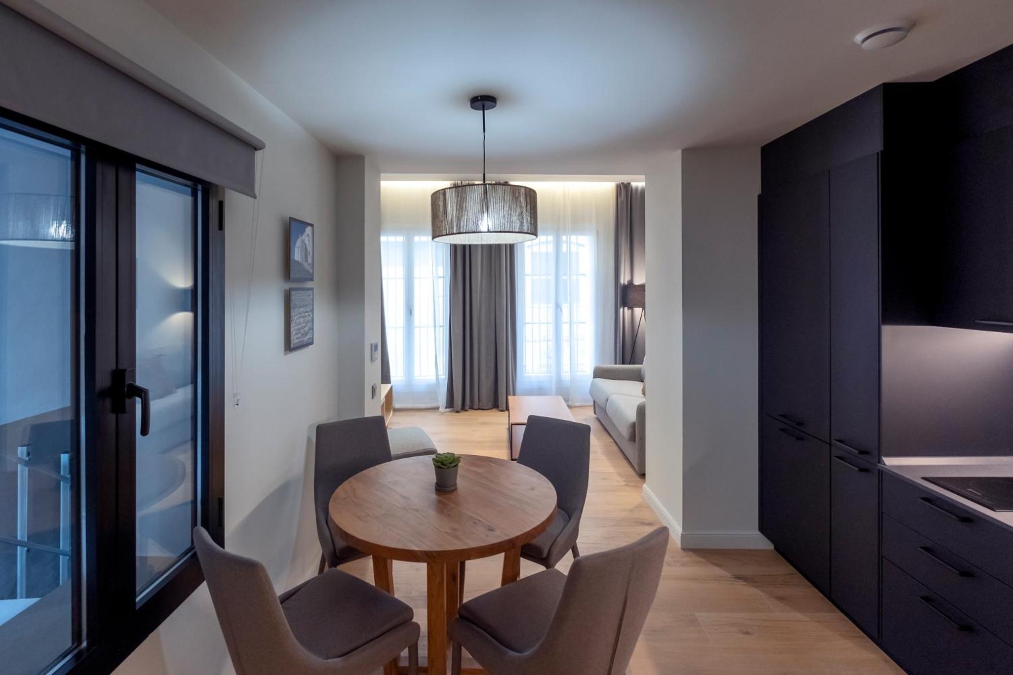 Villar Suites By Cadiz4Rentals Ngoại thất bức ảnh